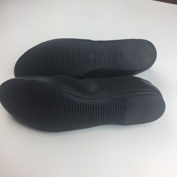 3/$25 Mossimo women’s slip-on flat shoe black - Picture 4 of 5